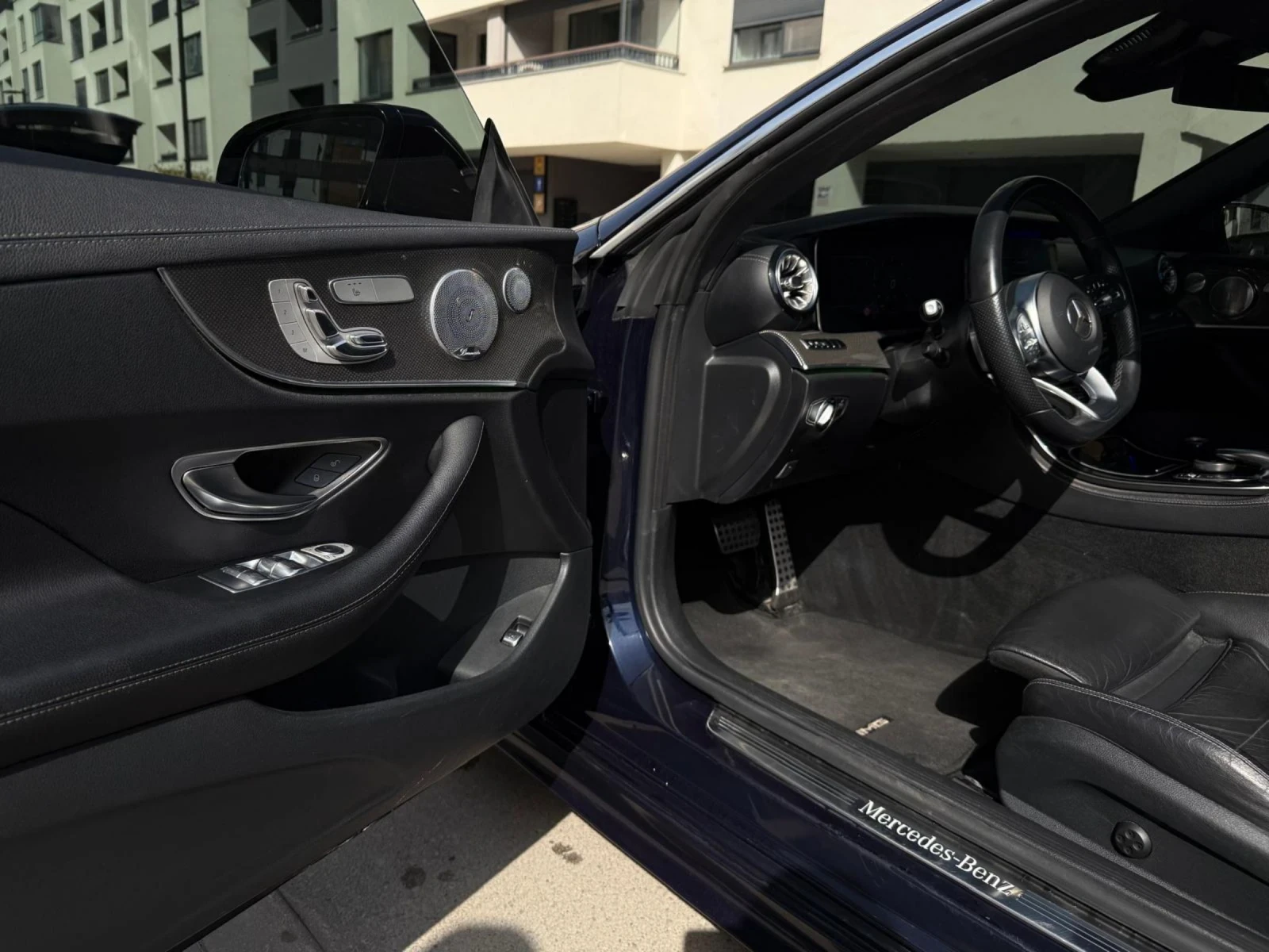 Mercedes-Benz E 220 AMG line Pano Widescreen Burmester Memory , снимка 15 - Автомобили и джипове - 54594947