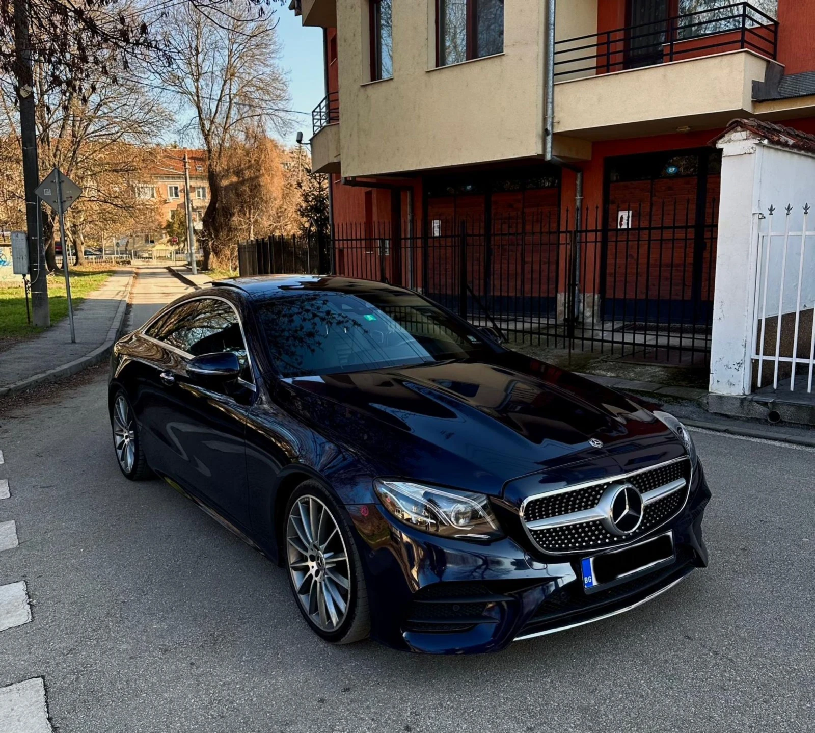 Mercedes-Benz E 220 AMG line Pano Widescreen Burmester Memory , снимка 2 - Автомобили и джипове - 54594947