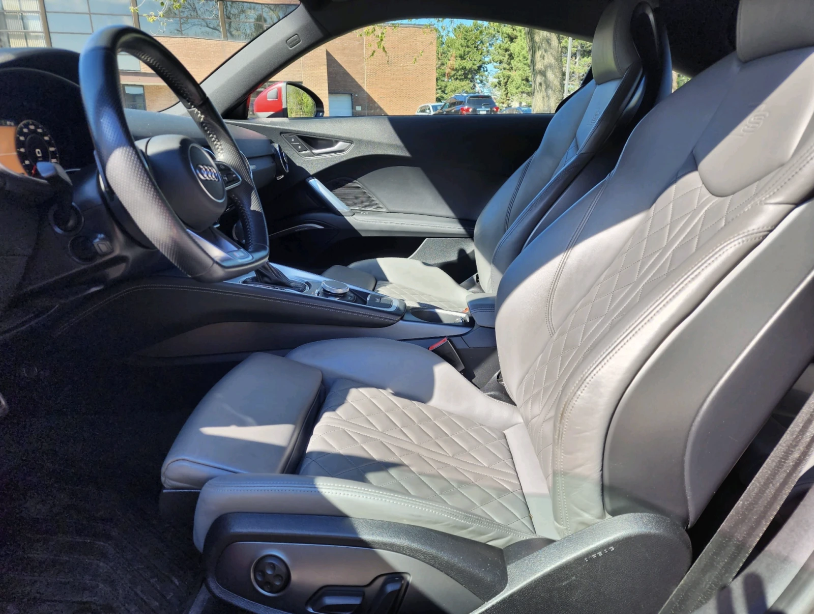 Audi Tt 2.0T S-Line Quattro / B&O / FULL, снимка 11 - Автомобили и джипове - 54912418