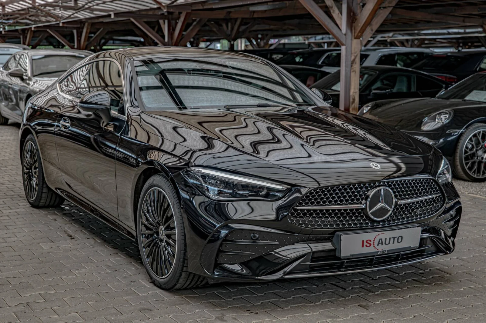 Mercedes-Benz CLE 200 AMG Line/Камера/Амбиент/Карбон/MBUX/Мемори/Панорам, снимка 2 - Автомобили и джипове - 55180726