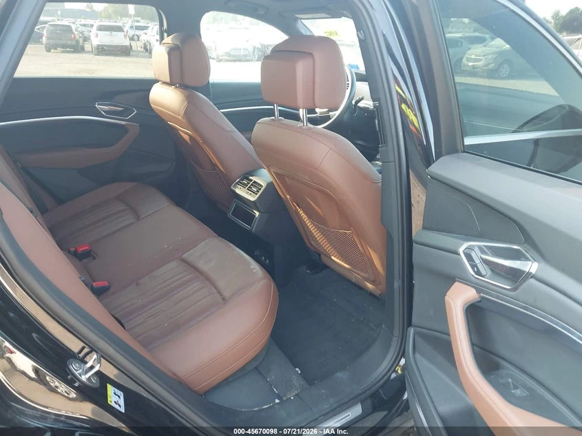Audi E-Tron Premium Plus, снимка 8 - Автомобили и джипове - 55534771