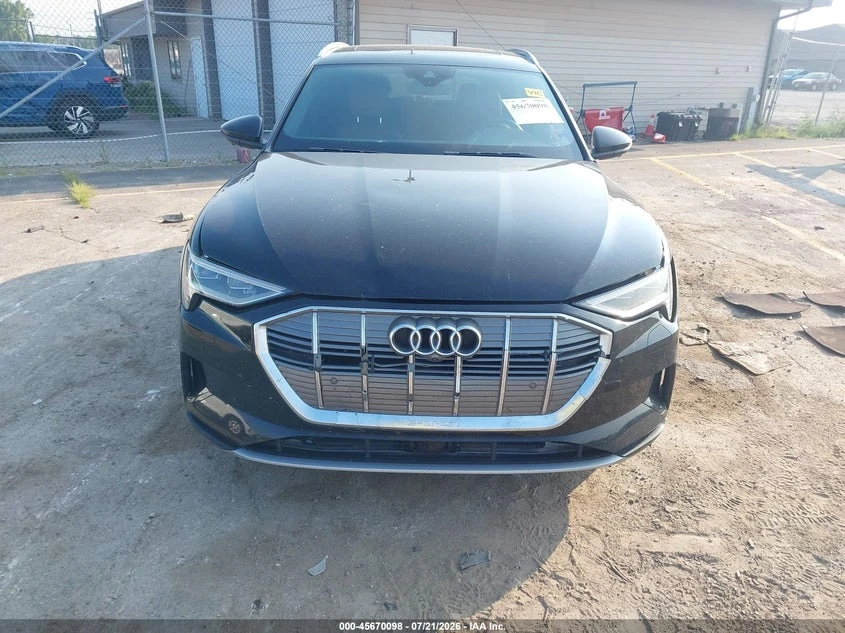 Audi E-Tron Premium Plus, снимка 6 - Автомобили и джипове - 55534771