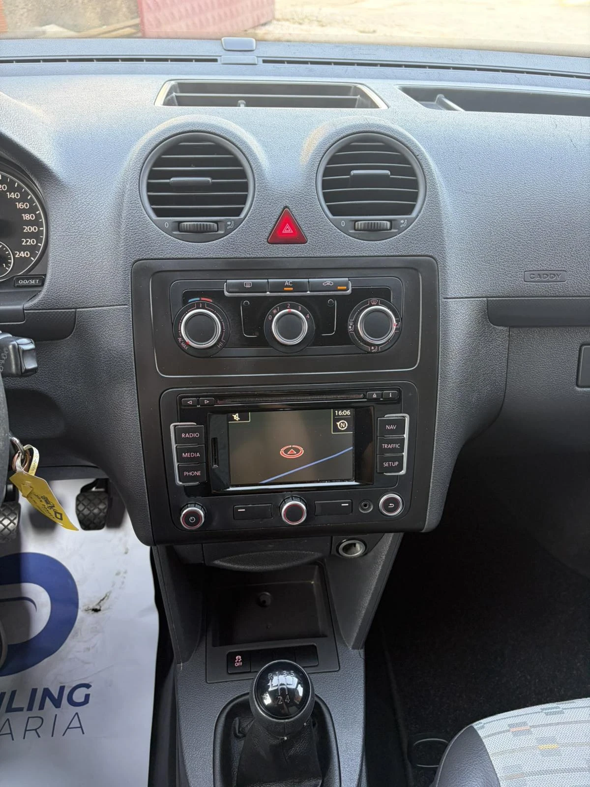 VW Caddy 1.6TDI/EURO5/ПЕРФЕКТНО СЪСТОЯНИЕ!, снимка 13 - Автомобили и джипове - 55892020