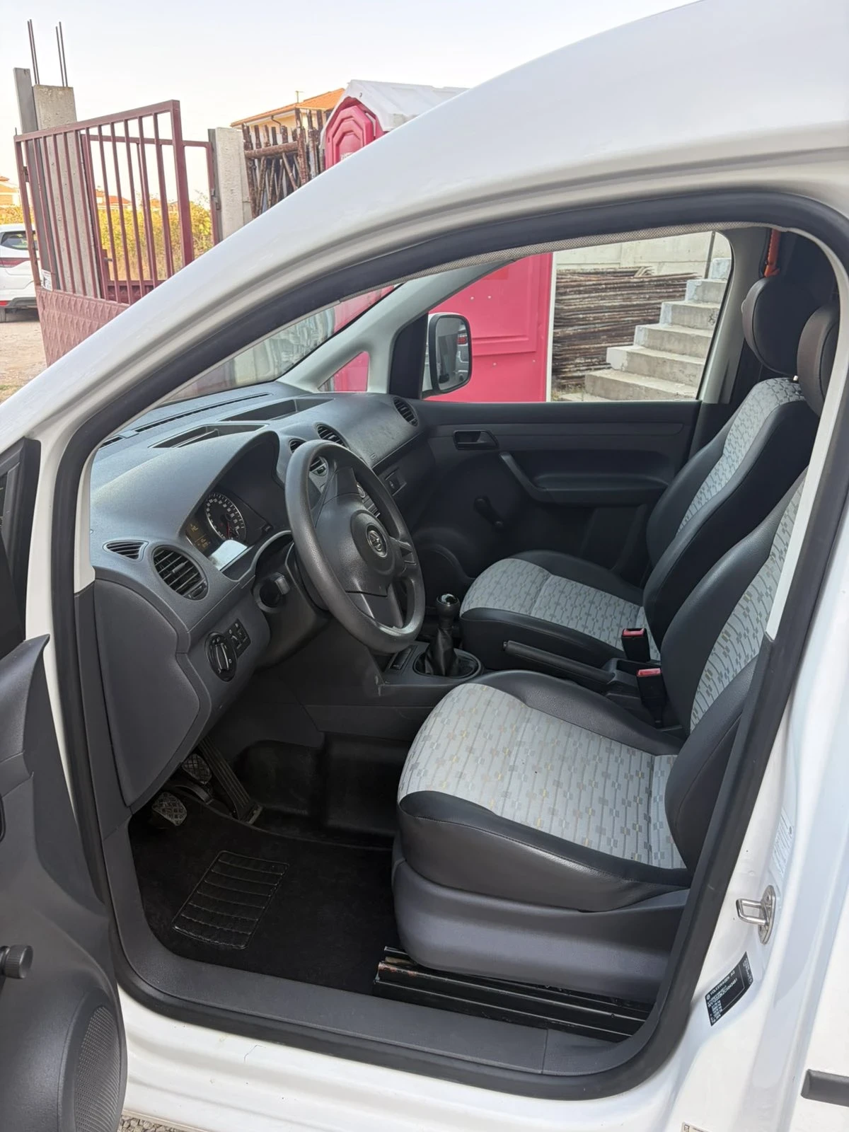 VW Caddy 1.6TDI/EURO5/ПЕРФЕКТНО СЪСТОЯНИЕ!, снимка 5 - Автомобили и джипове - 55892020