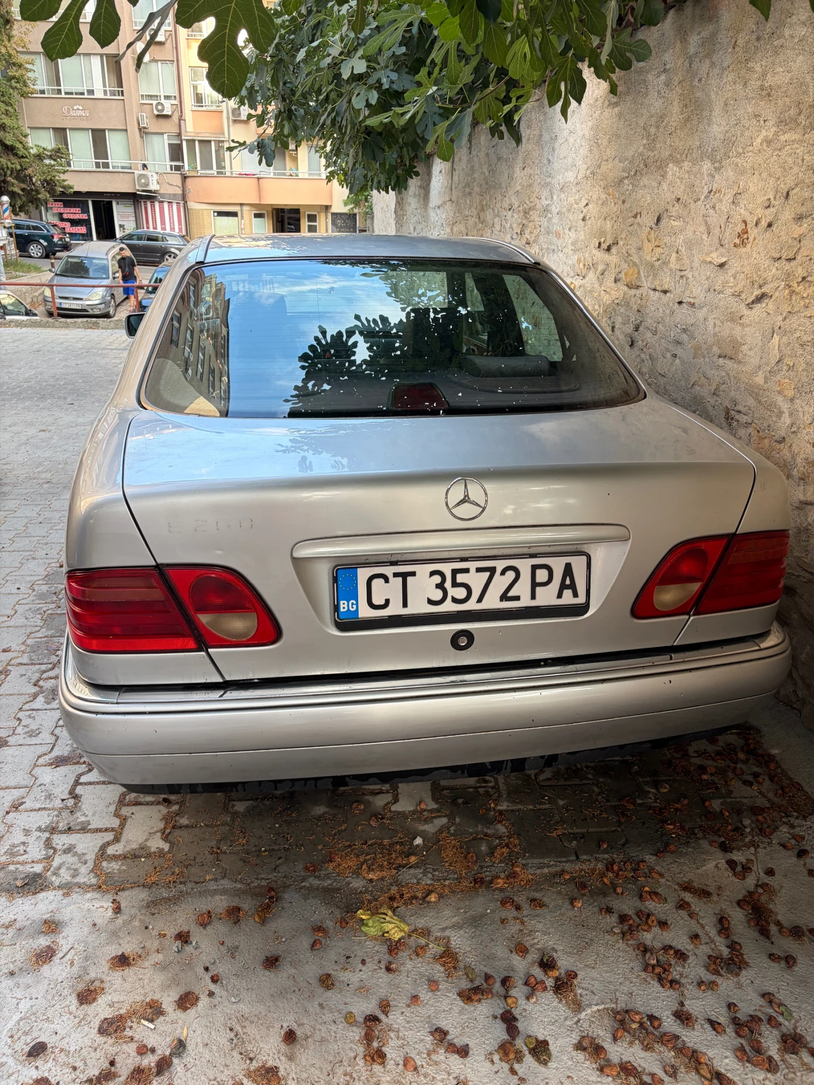 Mercedes-Benz E 200, снимка 2 - Автомобили и джипове - 55953720