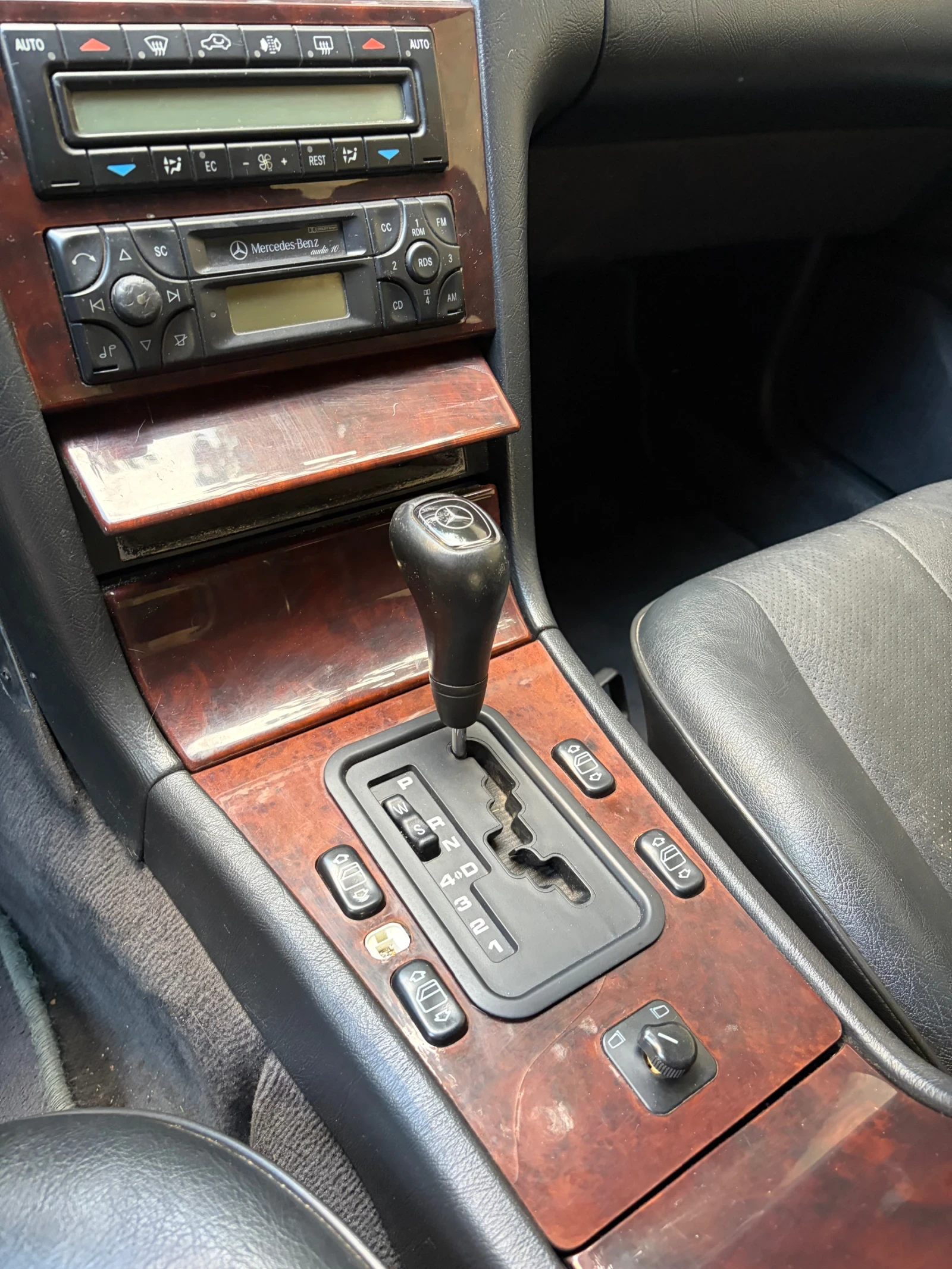 Mercedes-Benz E 200, снимка 8 - Автомобили и джипове - 55953720