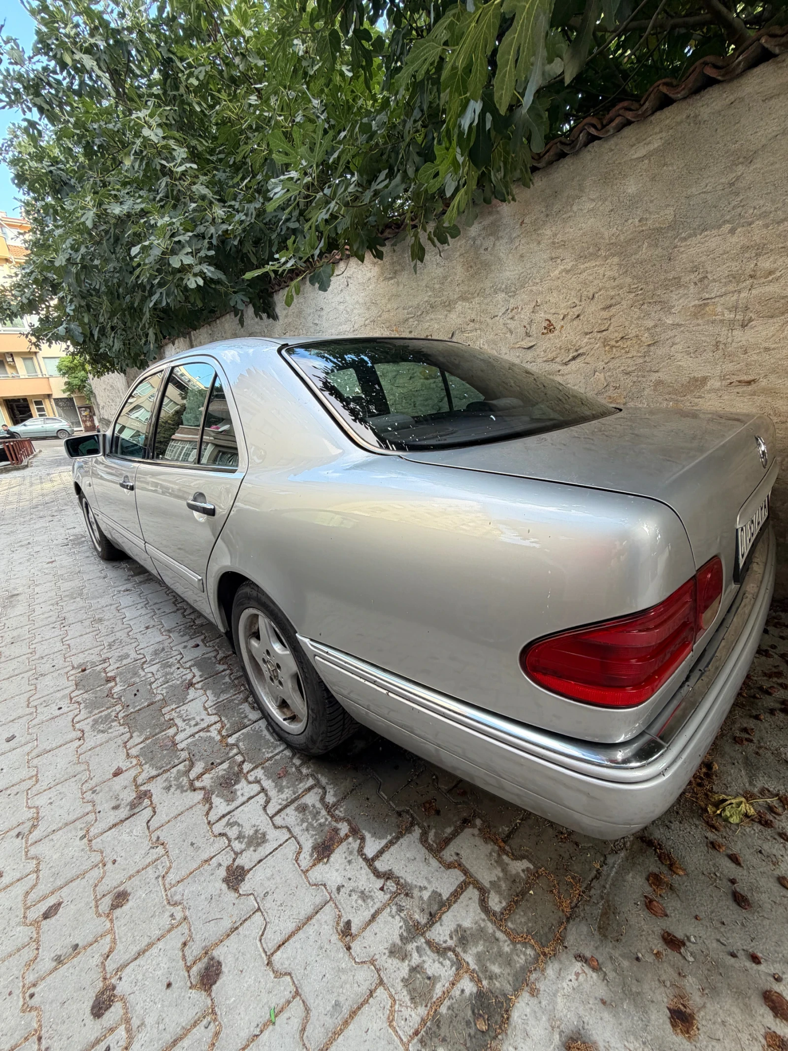 Mercedes-Benz E 200, снимка 3 - Автомобили и джипове - 55953720