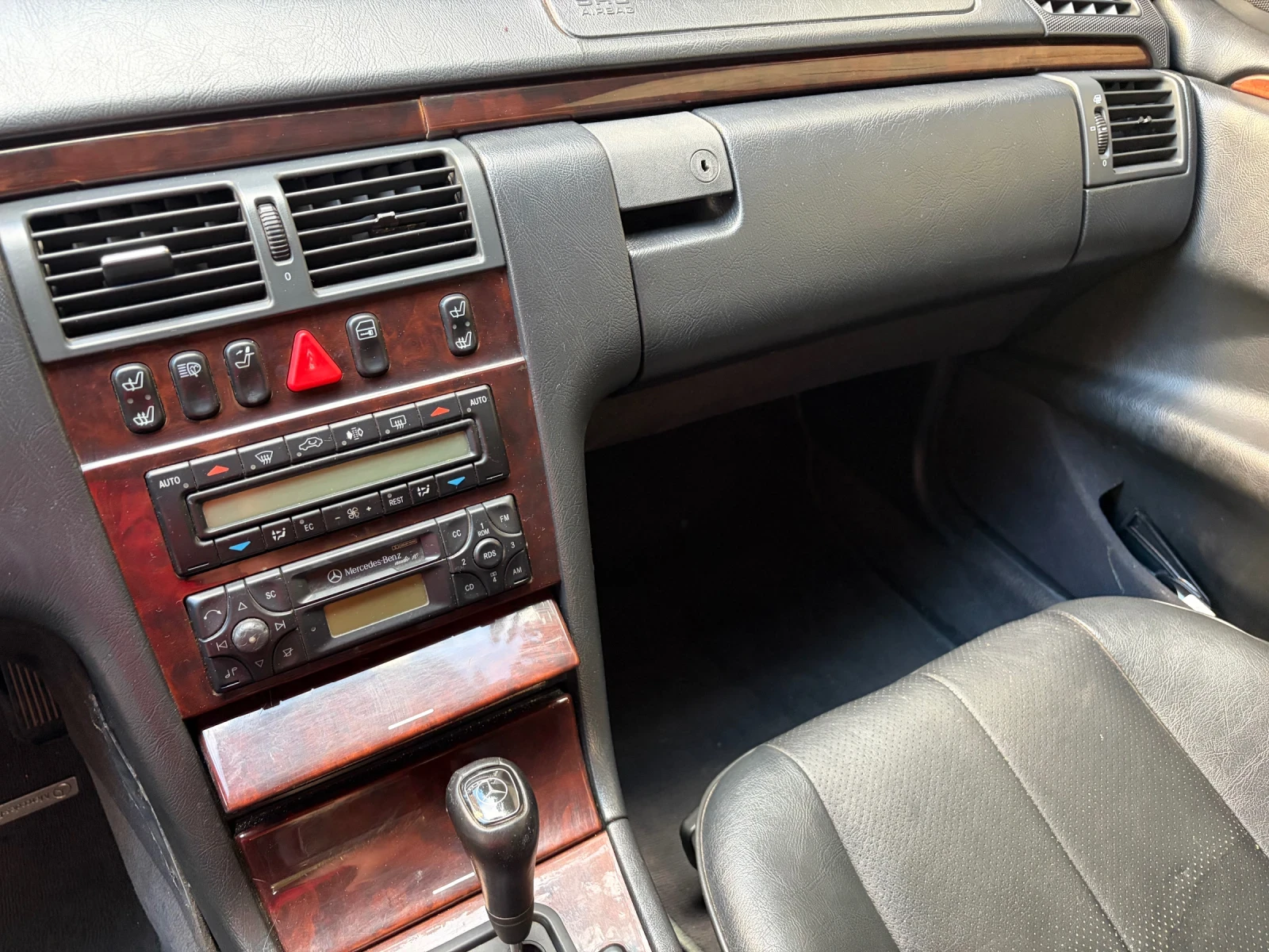 Mercedes-Benz E 200, снимка 7 - Автомобили и джипове - 55953720