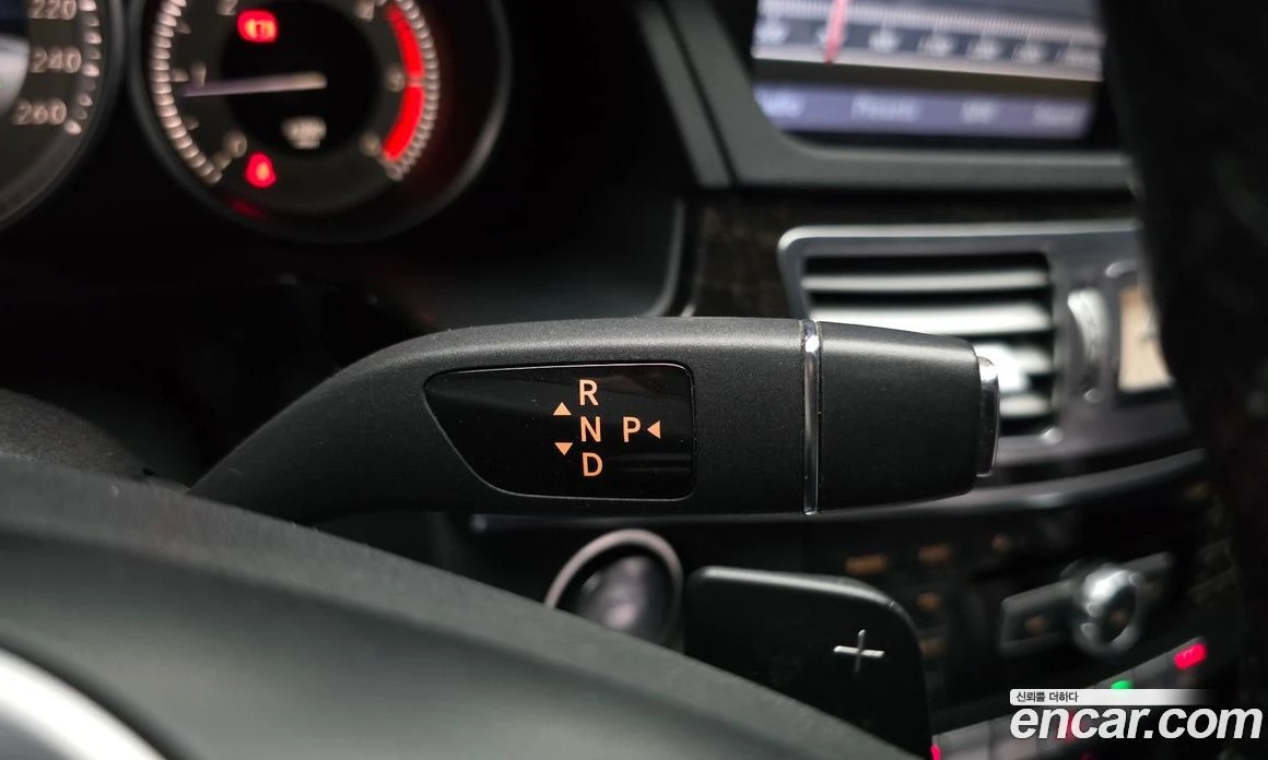 Mercedes-Benz E 220 E220 CDI Avantgarde, снимка 9 - Автомобили и джипове - 56122879