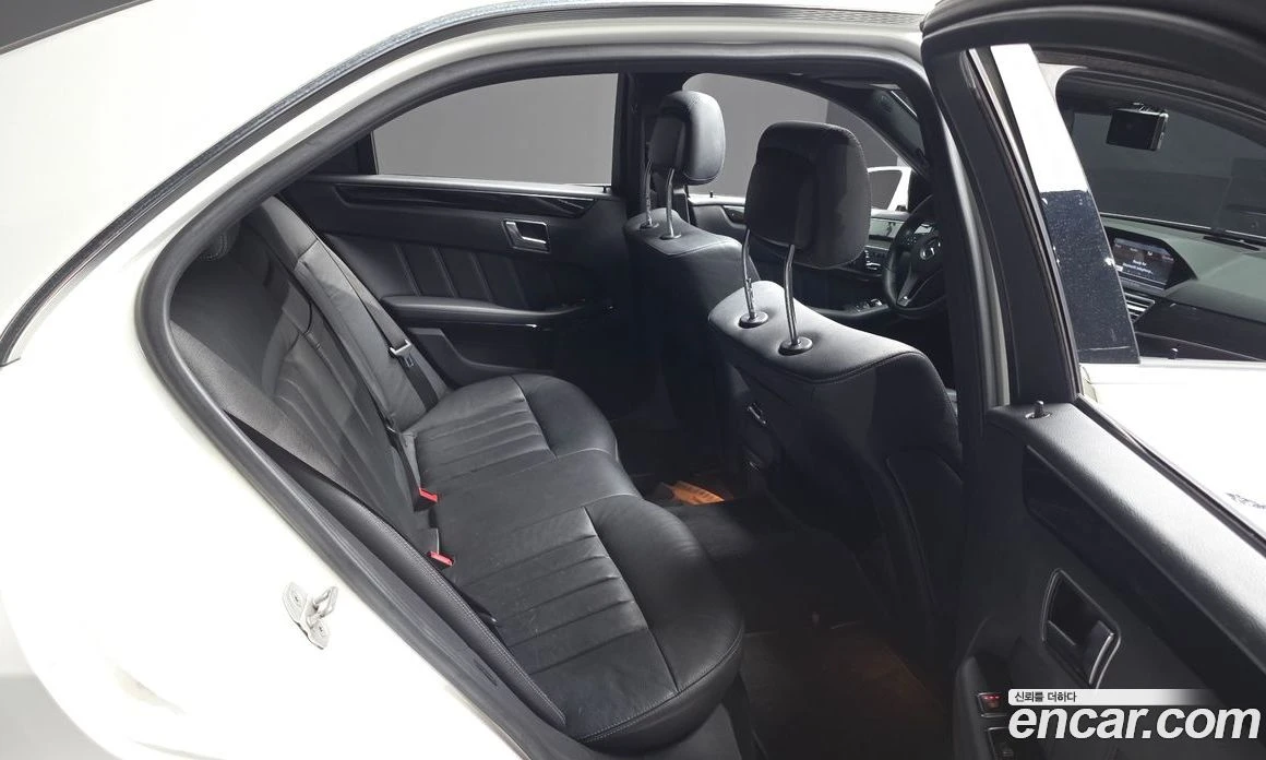 Mercedes-Benz E 220 E220 CDI Avantgarde, снимка 12 - Автомобили и джипове - 56122879