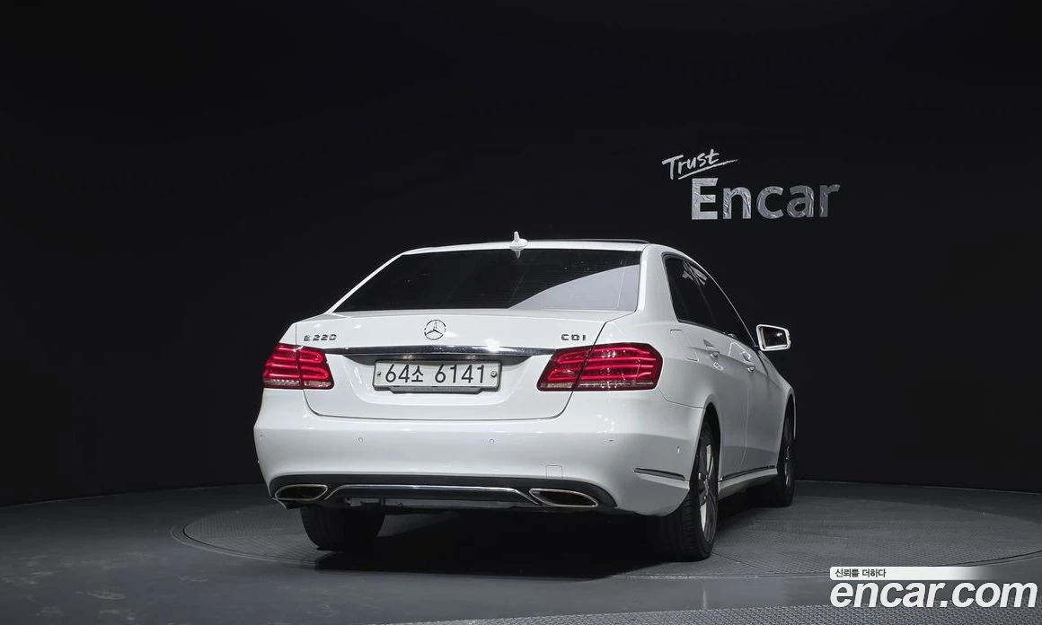 Mercedes-Benz E 220 E220 CDI Avantgarde, снимка 4 - Автомобили и джипове - 56122879