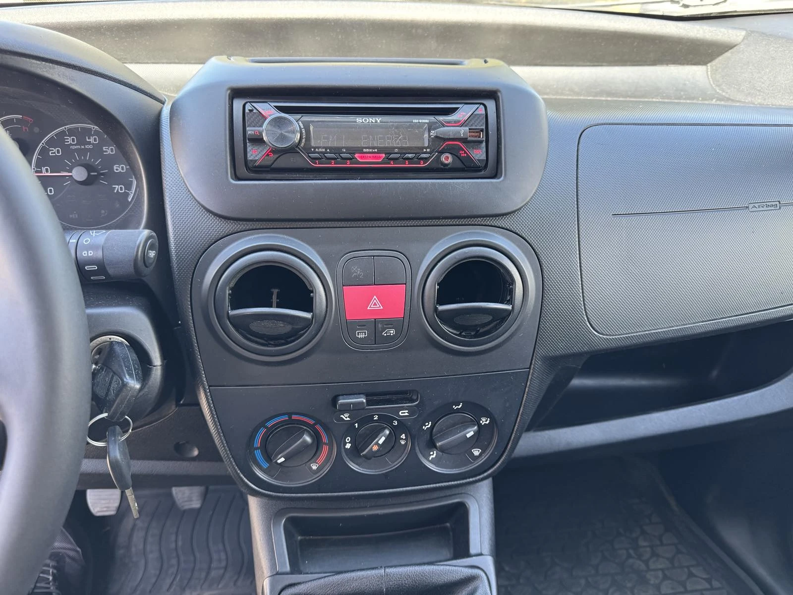 Peugeot Bipper 1.3 Multijet, снимка 13 - Автомобили и джипове - 56294218