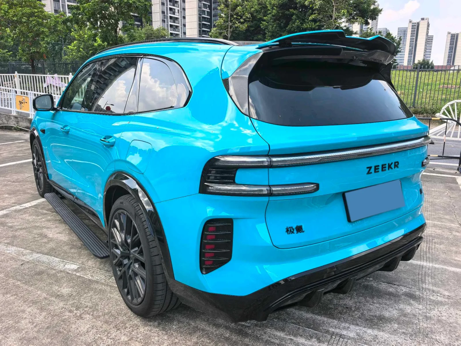 Zeekr Luxury 8X 2.0T 70kWh battery 1400PS | Mobile.bg � ����������� 8