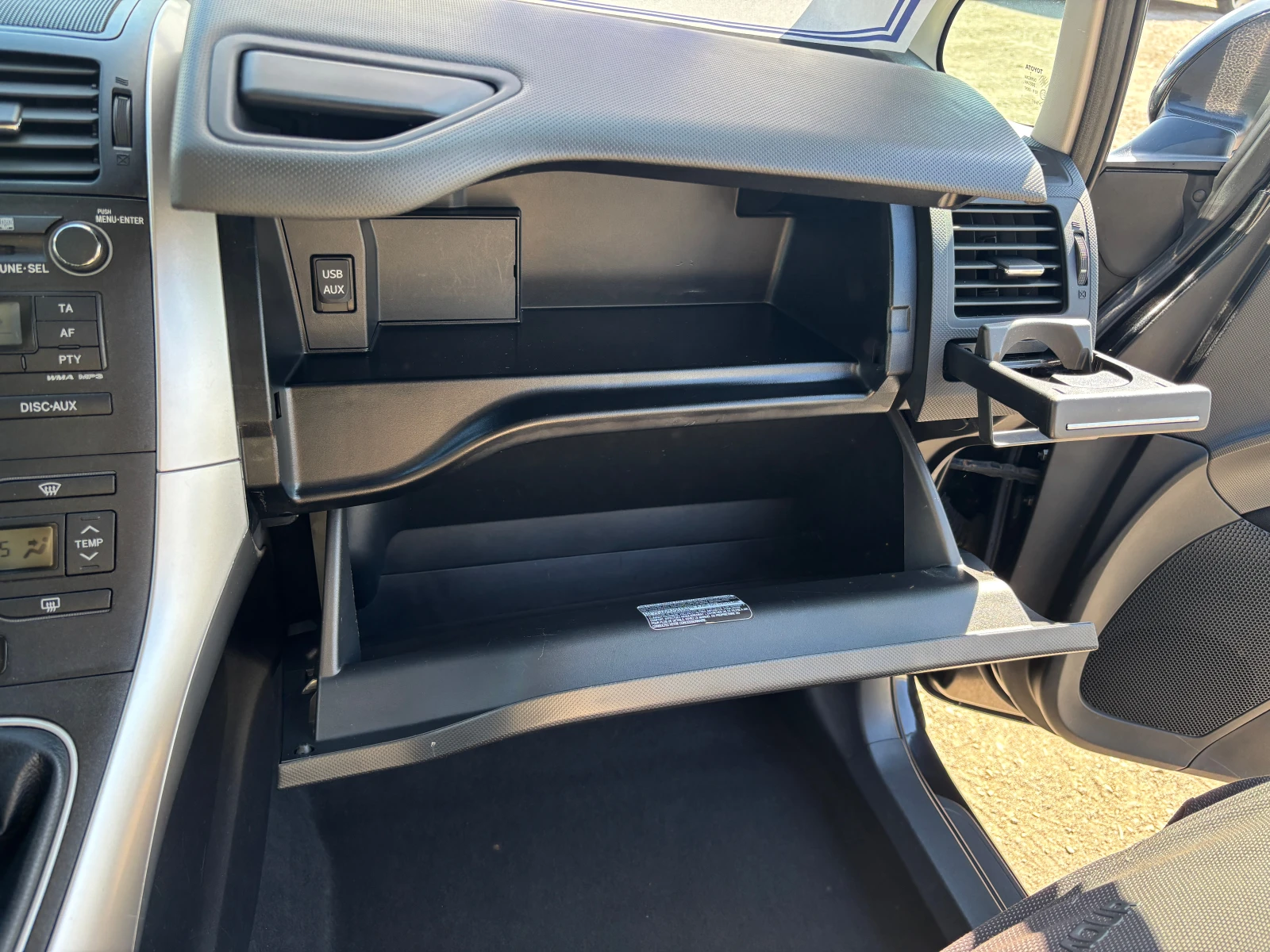 Toyota Auris 1.4 D4D FACELIFT, снимка 17 - Автомобили и джипове - 56327739