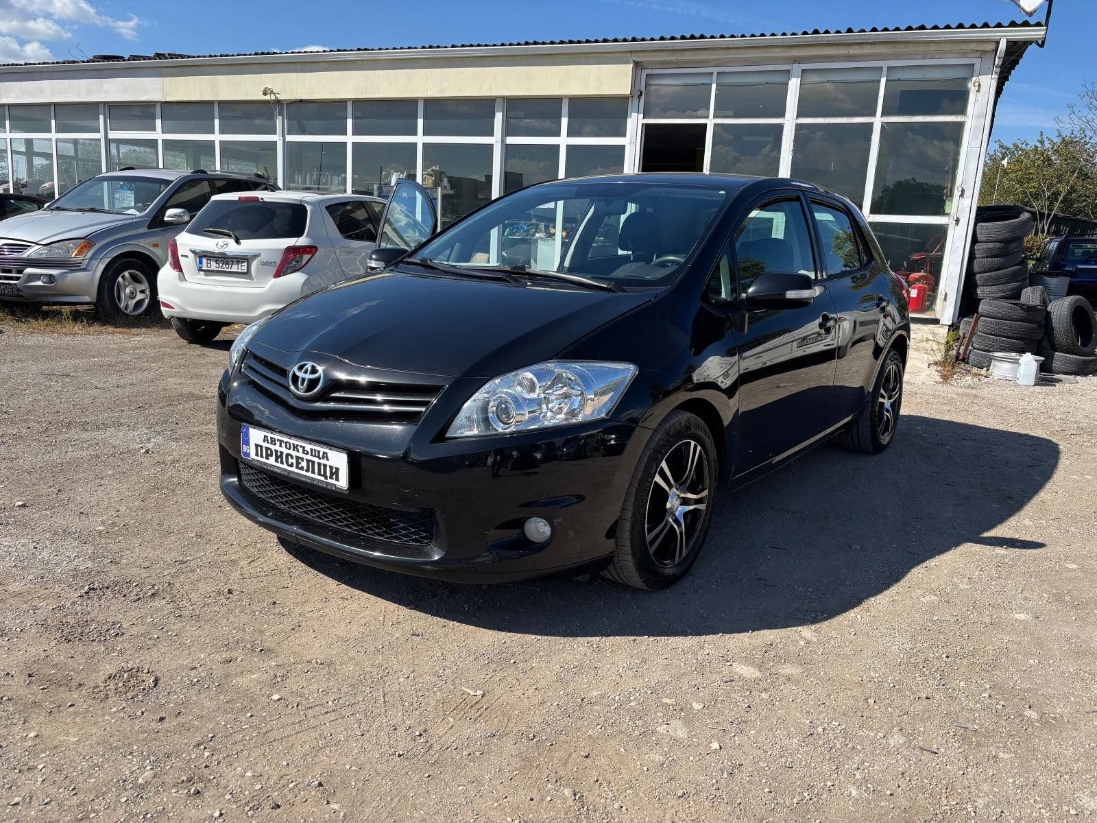 Toyota Auris 1.4 D4D FACELIFT, снимка 2 - Автомобили и джипове - 56327739