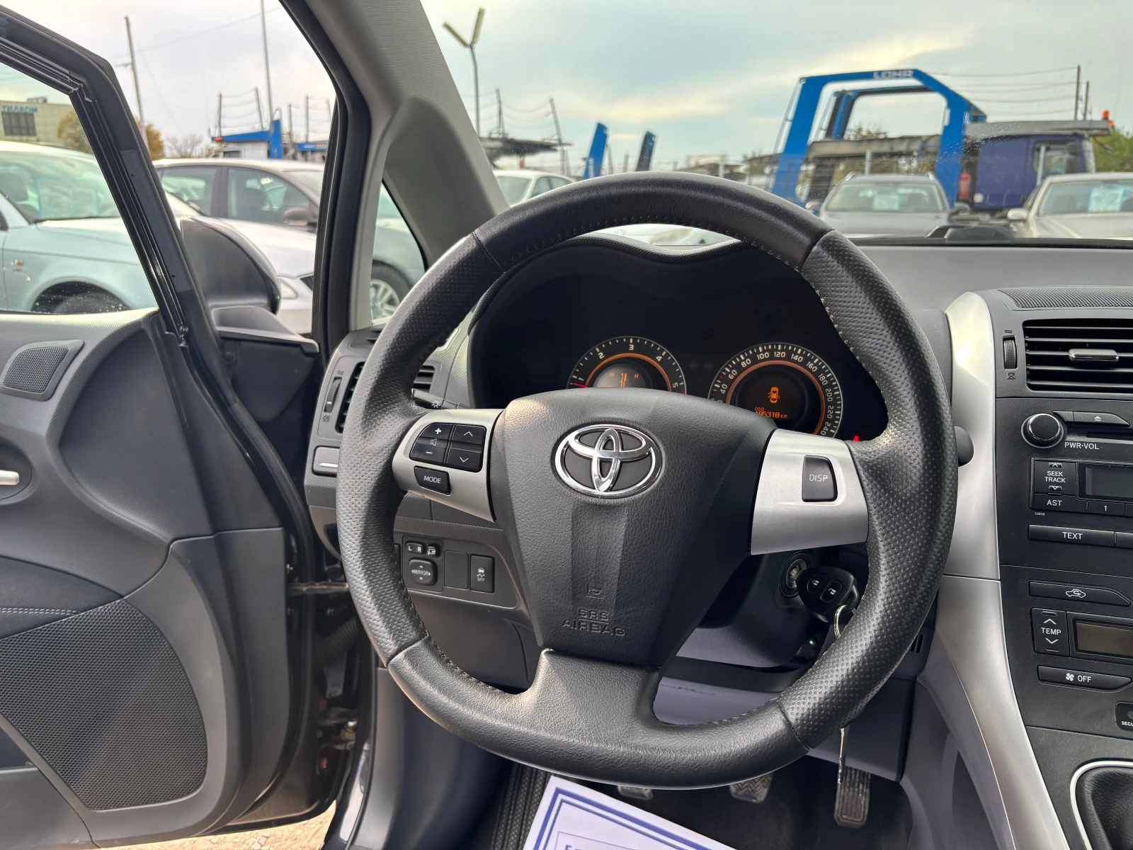 Toyota Auris 1.4 D4D FACELIFT, снимка 6 - Автомобили и джипове - 56327739