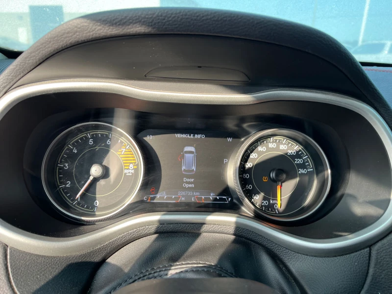 Jeep Cherokee TRAILHAWK/REMOTE START/CARPLAY/NAVI/KEYLESS/V6, снимка 8 - Автомобили и джипове - 52739014