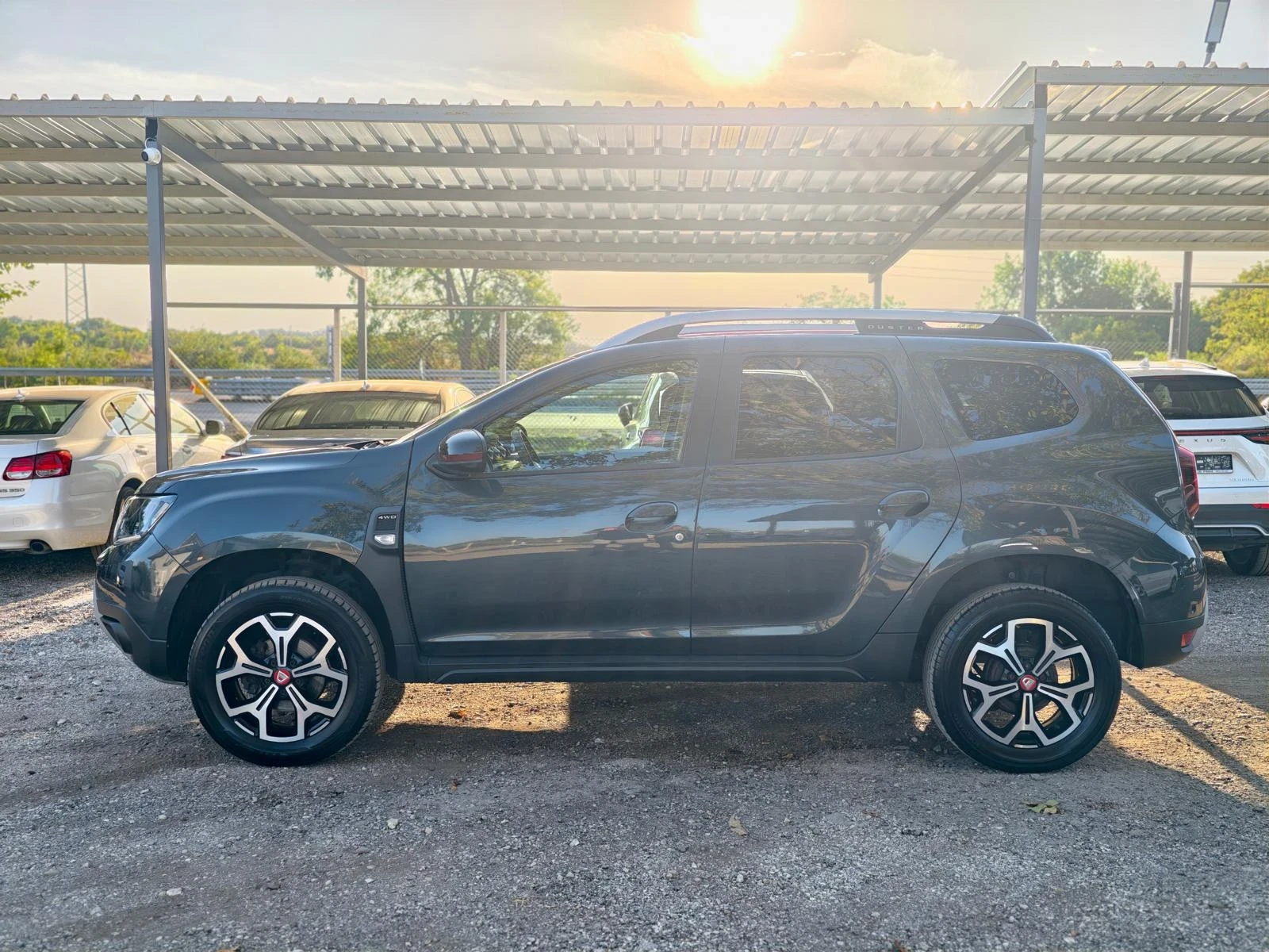 Dacia Duster 1.6/4x4/360Camera/BSM/Navi/ - изображение 8