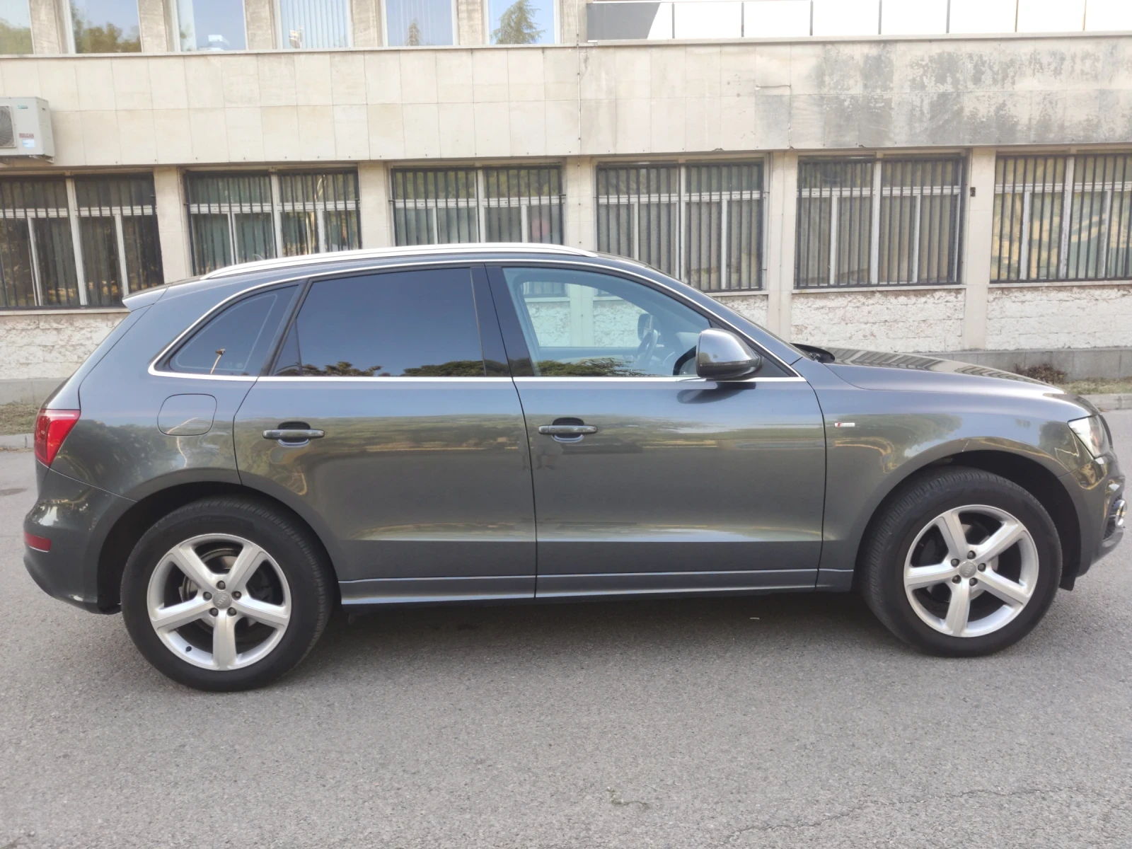 Audi Q5 2.0TDI S line quattro , снимка 8 - Автомобили и джипове - 54318356
