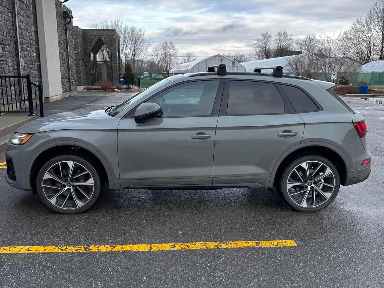 Audi SQ5 TECHNIK * ДИСТРОНИК* 360 КАМЕРА* ПАНОРАМА* H/K* , снимка 3 - Автомобили и джипове - 54397269