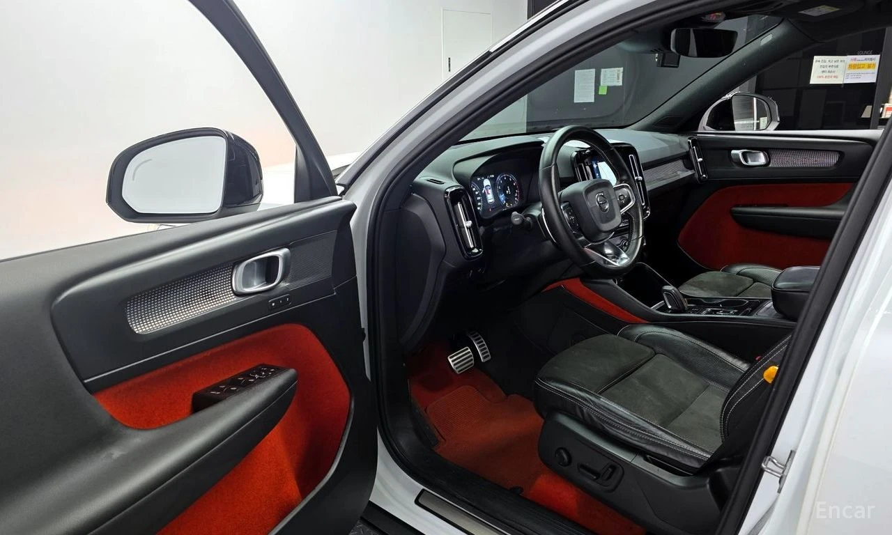 Volvo XC40 T4* R* DESIGN* LANE* ASSIST* ПАНОРАМА* КАМЕРА* , снимка 6 - Автомобили и джипове - 54884094