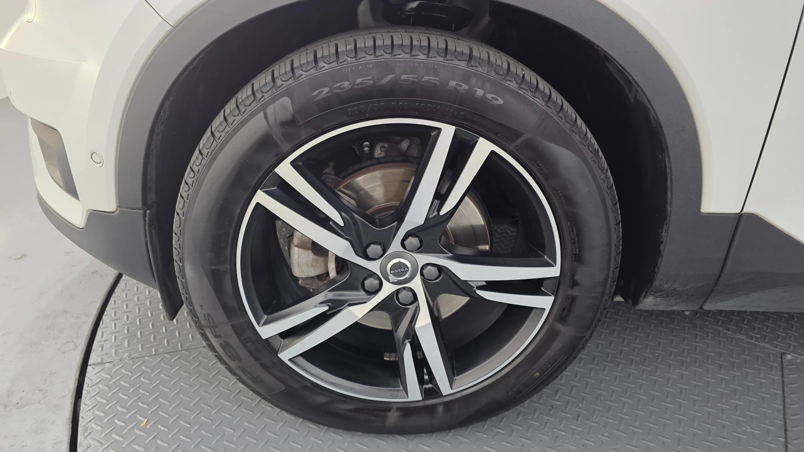 Volvo XC40 T4* R* DESIGN* LANE* ASSIST* ПАНОРАМА* КАМЕРА* , снимка 5 - Автомобили и джипове - 54884094