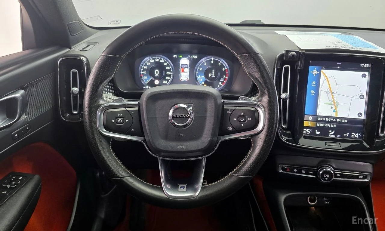 Volvo XC40 T4* R* DESIGN* LANE* ASSIST* ПАНОРАМА* КАМЕРА* , снимка 8 - Автомобили и джипове - 54884094