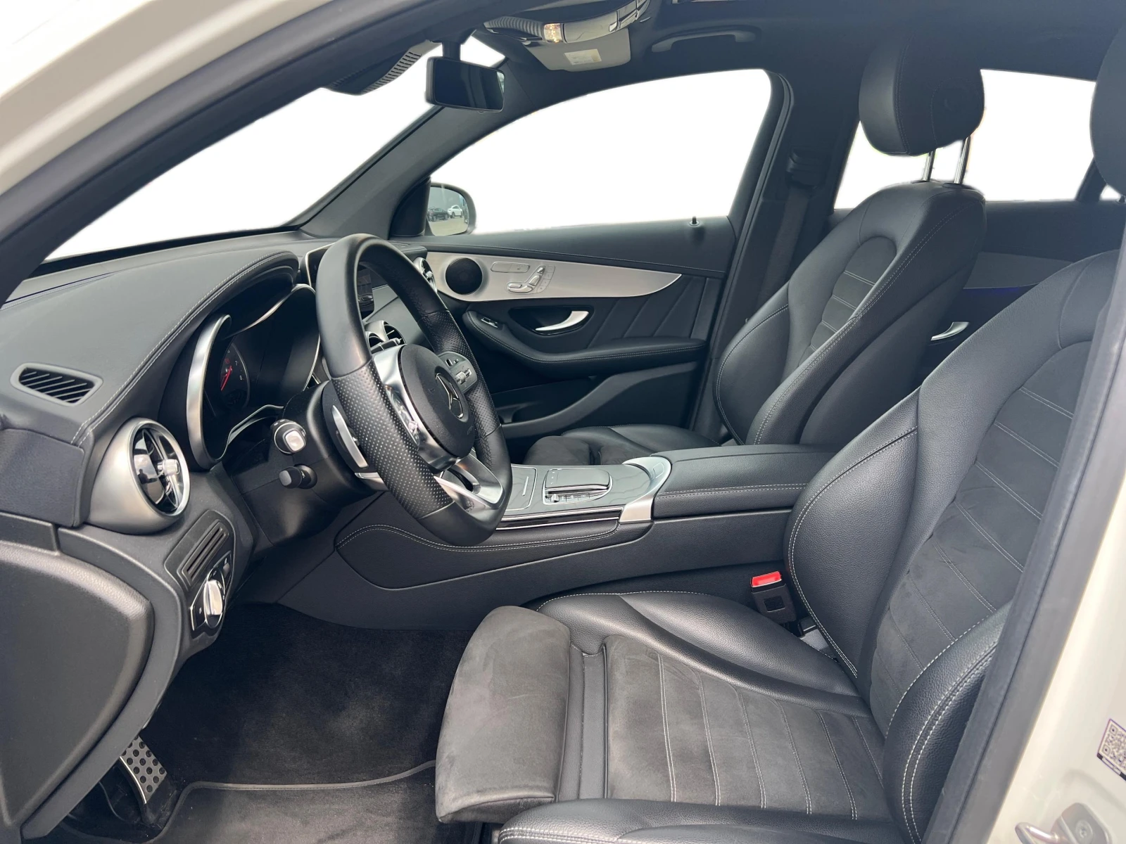 Mercedes-Benz GLC 300 е 4MATIC Coupe, снимка 8 - Автомобили и джипове - 55386551