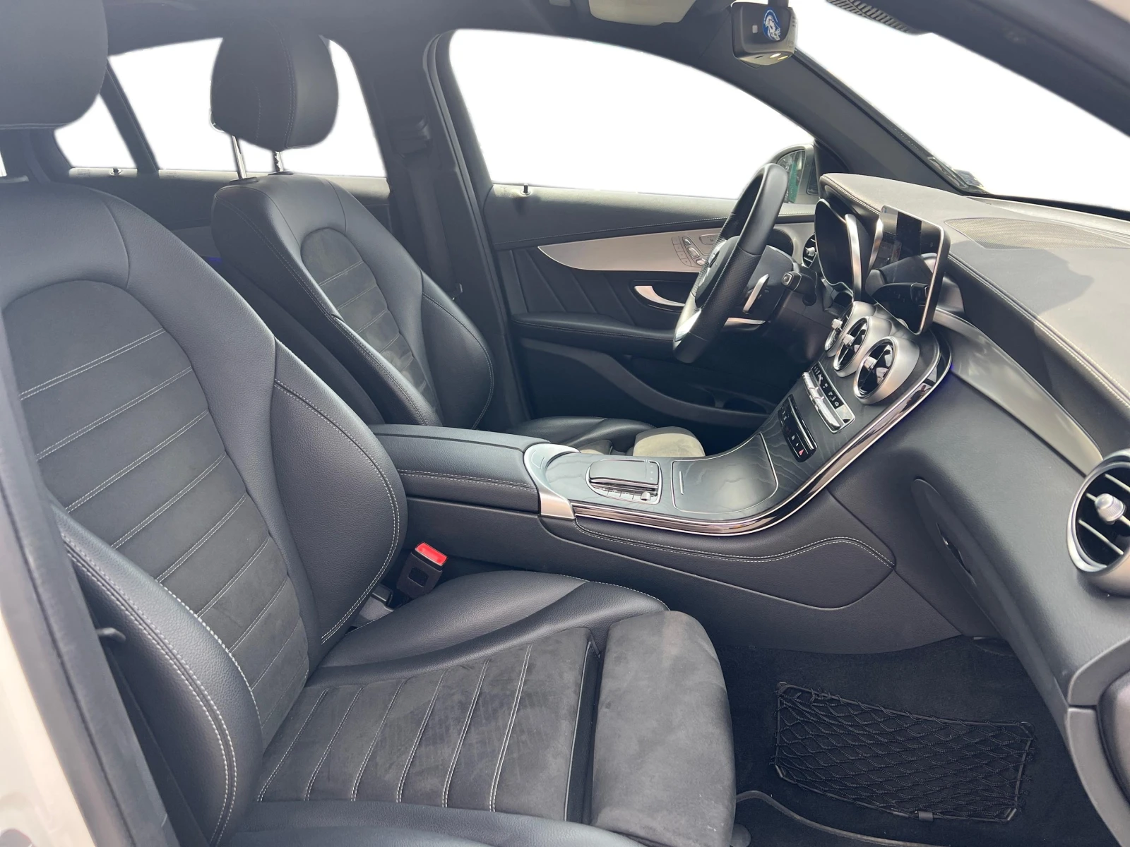 Mercedes-Benz GLC 300 е 4MATIC Coupe, снимка 11 - Автомобили и джипове - 55386551