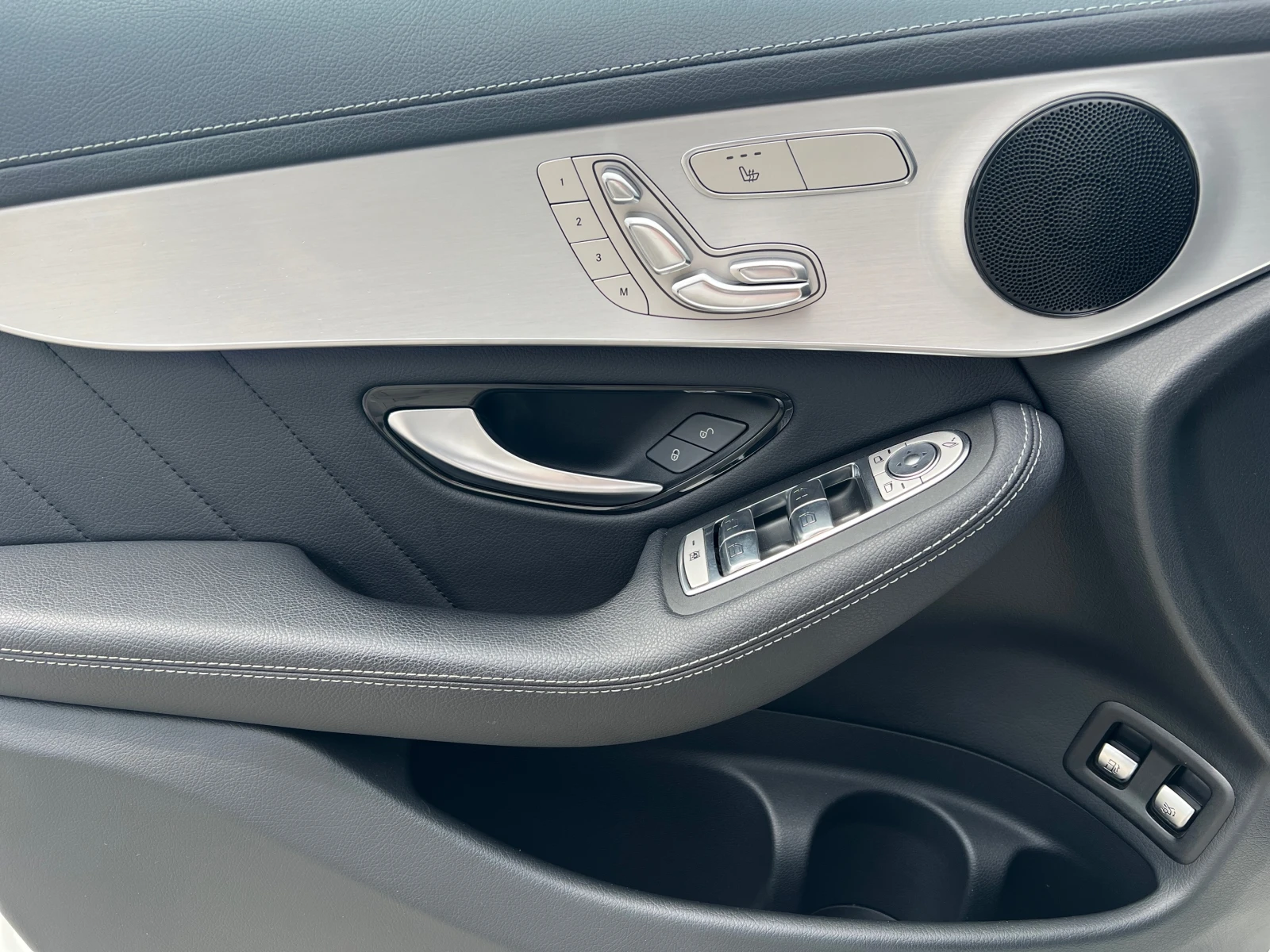 Mercedes-Benz GLC 300 е 4MATIC Coupe, снимка 10 - Автомобили и джипове - 55386551