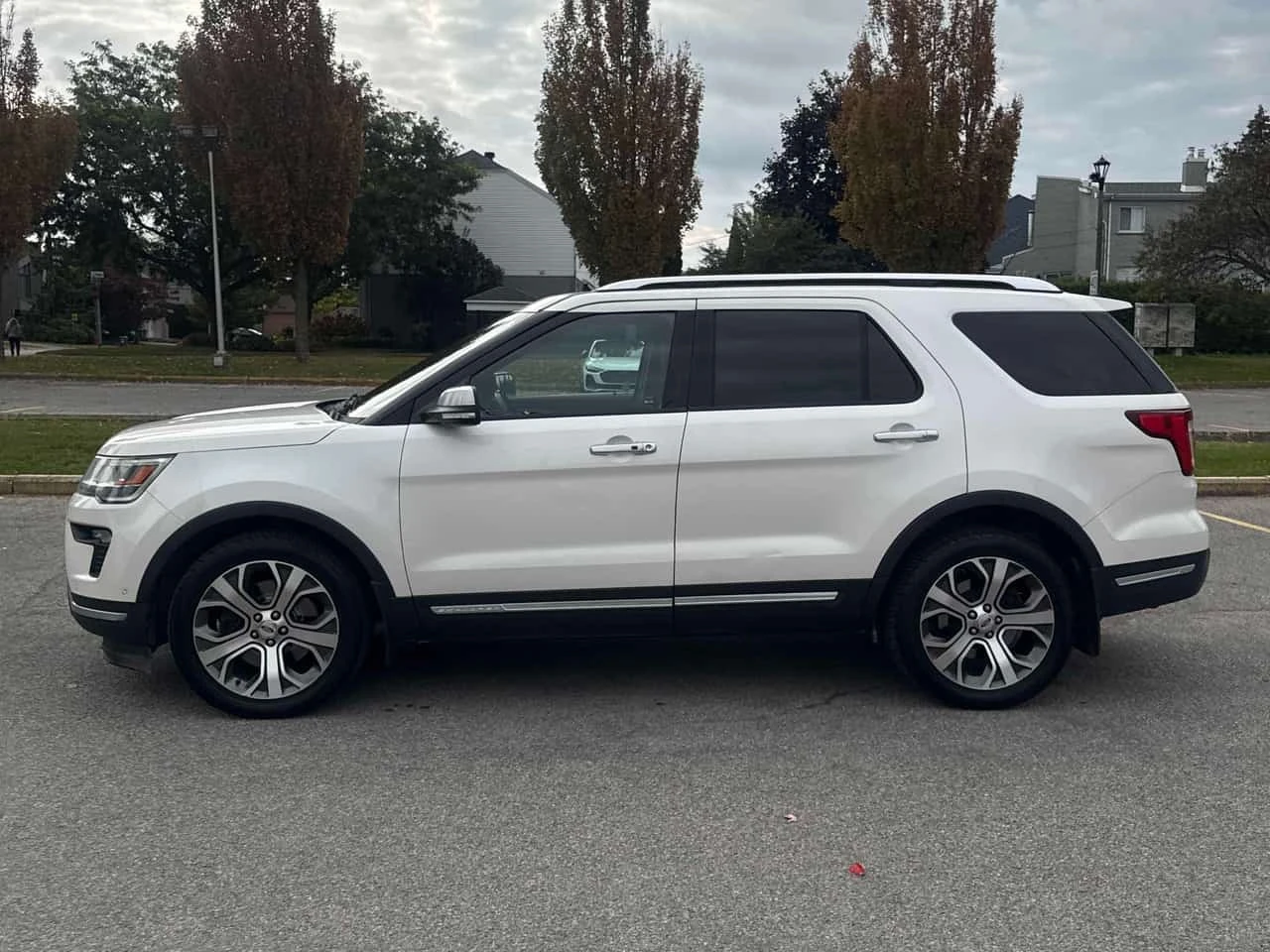 Ford Explorer Platinum | CARFAX | БЕЗ ИНЦИДЕНТИ , снимка 3 - Автомобили и джипове - 56362751
