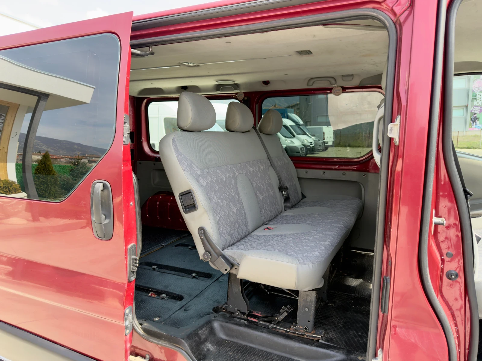 Opel Vivaro 1.9/DTI/5+ 1/Климатик, снимка 10 - Бусове и автобуси - 53985204