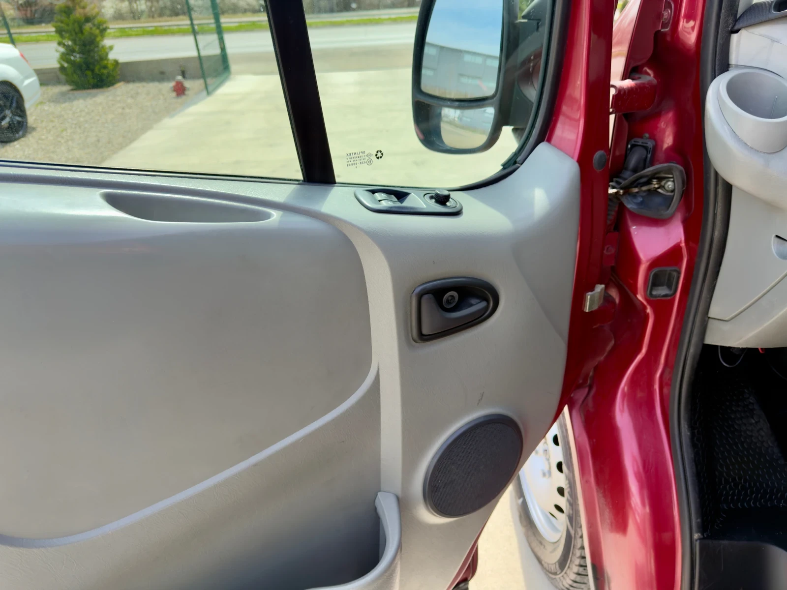 Opel Vivaro 1.9/DTI/5+ 1/Климатик, снимка 3 - Бусове и автобуси - 53985204