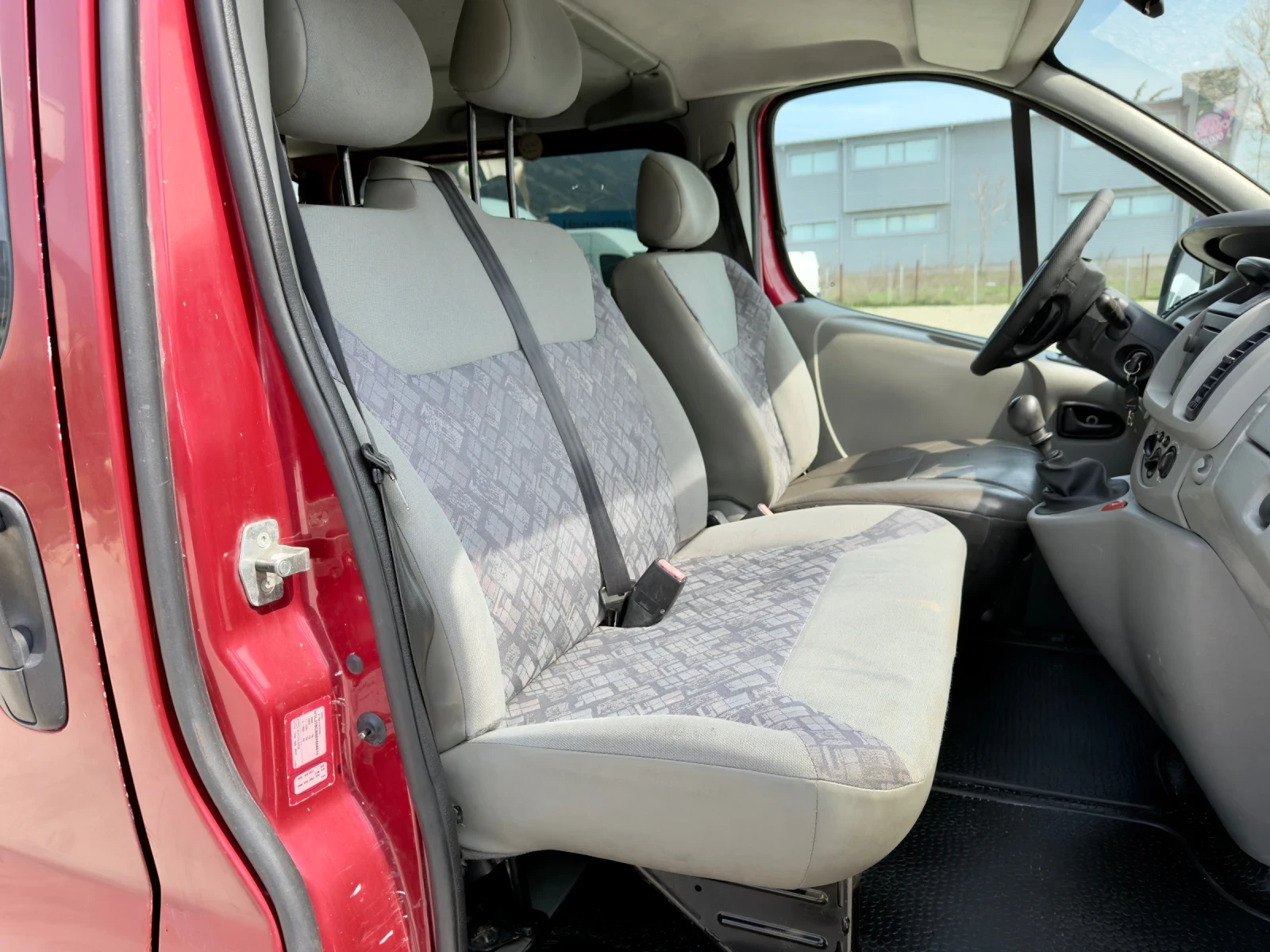 Opel Vivaro 1.9/DTI/5+ 1/Климатик, снимка 9 - Бусове и автобуси - 53985204