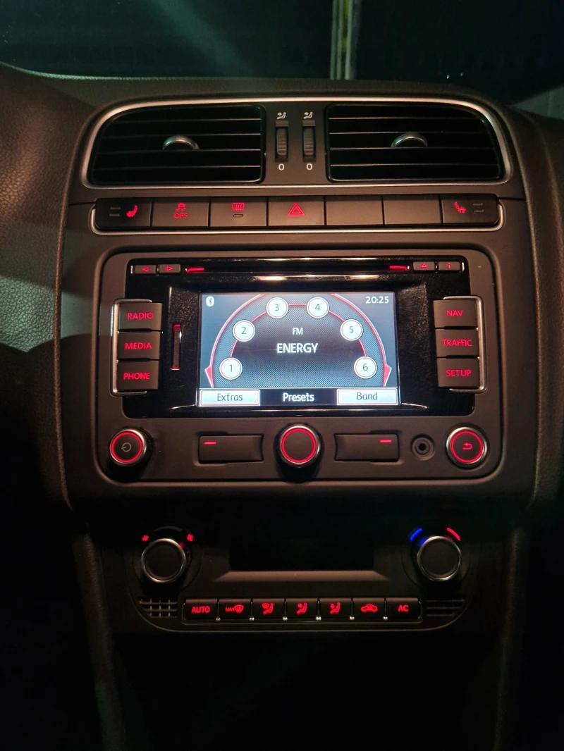 VW Polo TSI, снимка 11 - Автомобили и джипове - 52378502