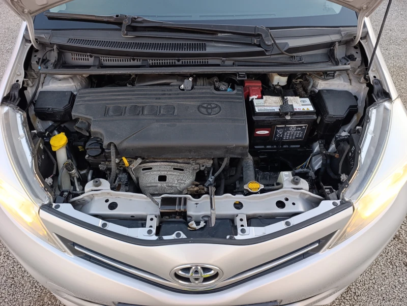 Toyota Yaris 1.33 99к.с., снимка 13 - Автомобили и джипове - 52809550