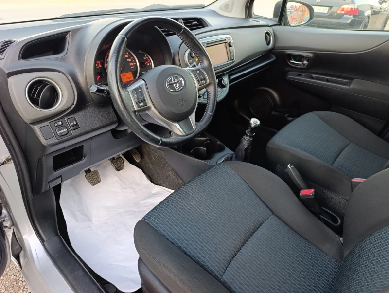 Toyota Yaris 1.33 99к.с., снимка 11 - Автомобили и джипове - 52809550
