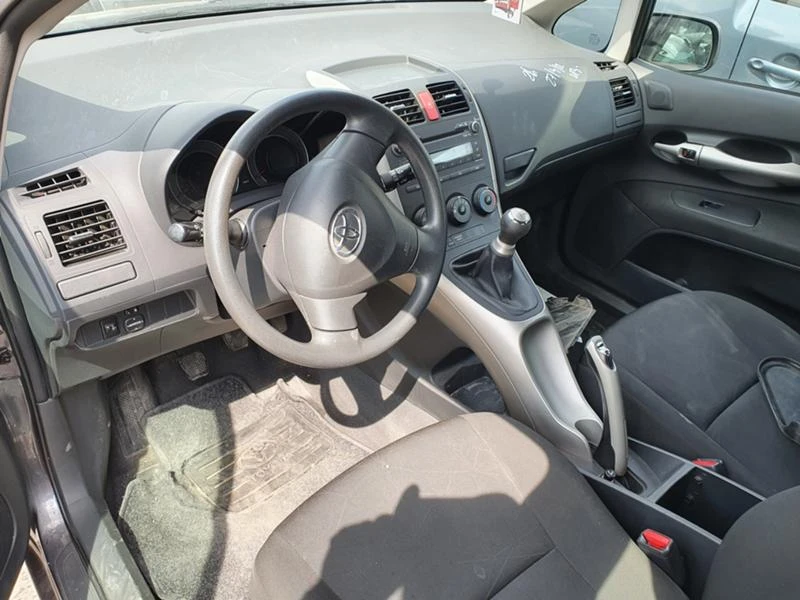 Toyota Auris 1.4 D4D, снимка 4 - Автомобили и джипове - 34448349