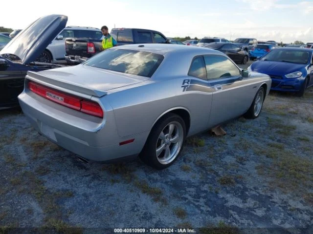 Dodge Challenger R/T, снимка 5 - Автомобили и джипове - 47849519