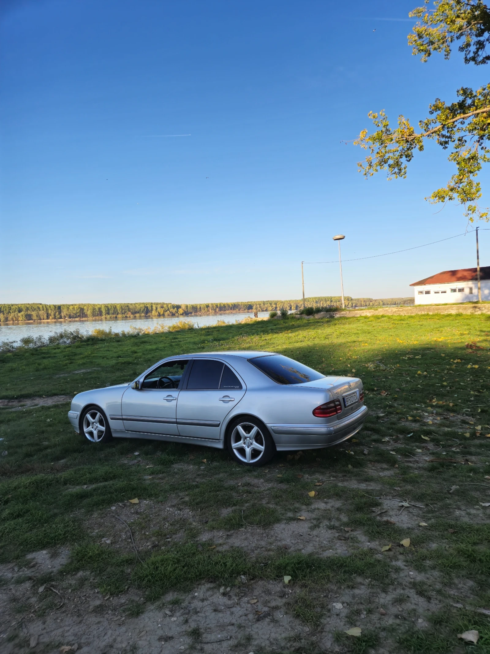 Mercedes-Benz E 270  - изображение 7