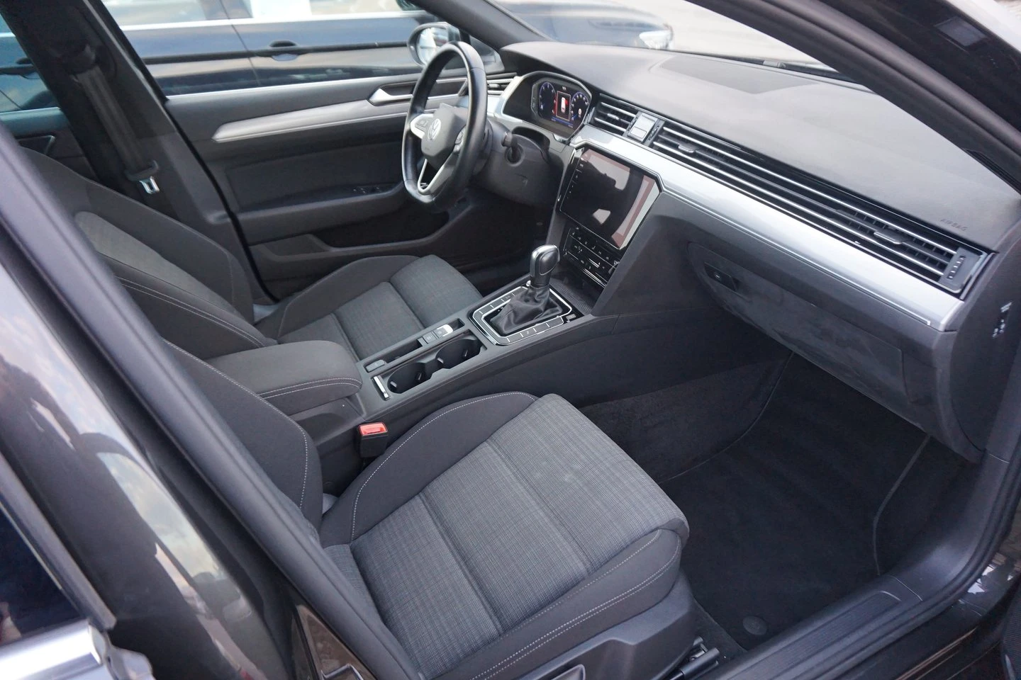 VW Passat VW Passat Var. Business 2.0 TDI SCR DSG - изображение 6