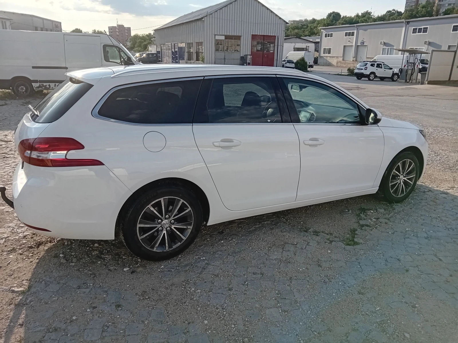 Peugeot 308 1, 6 HDI - изображение 6