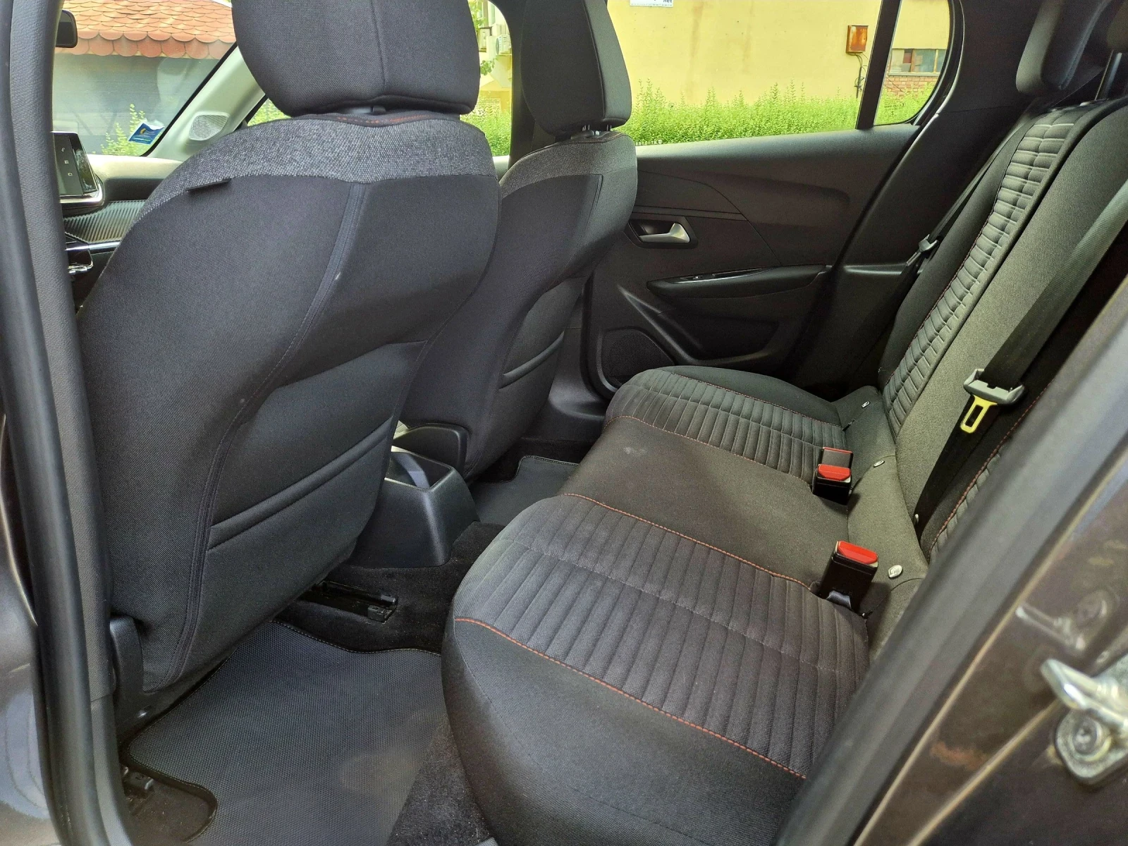 Peugeot 208 1.2 - изображение 4