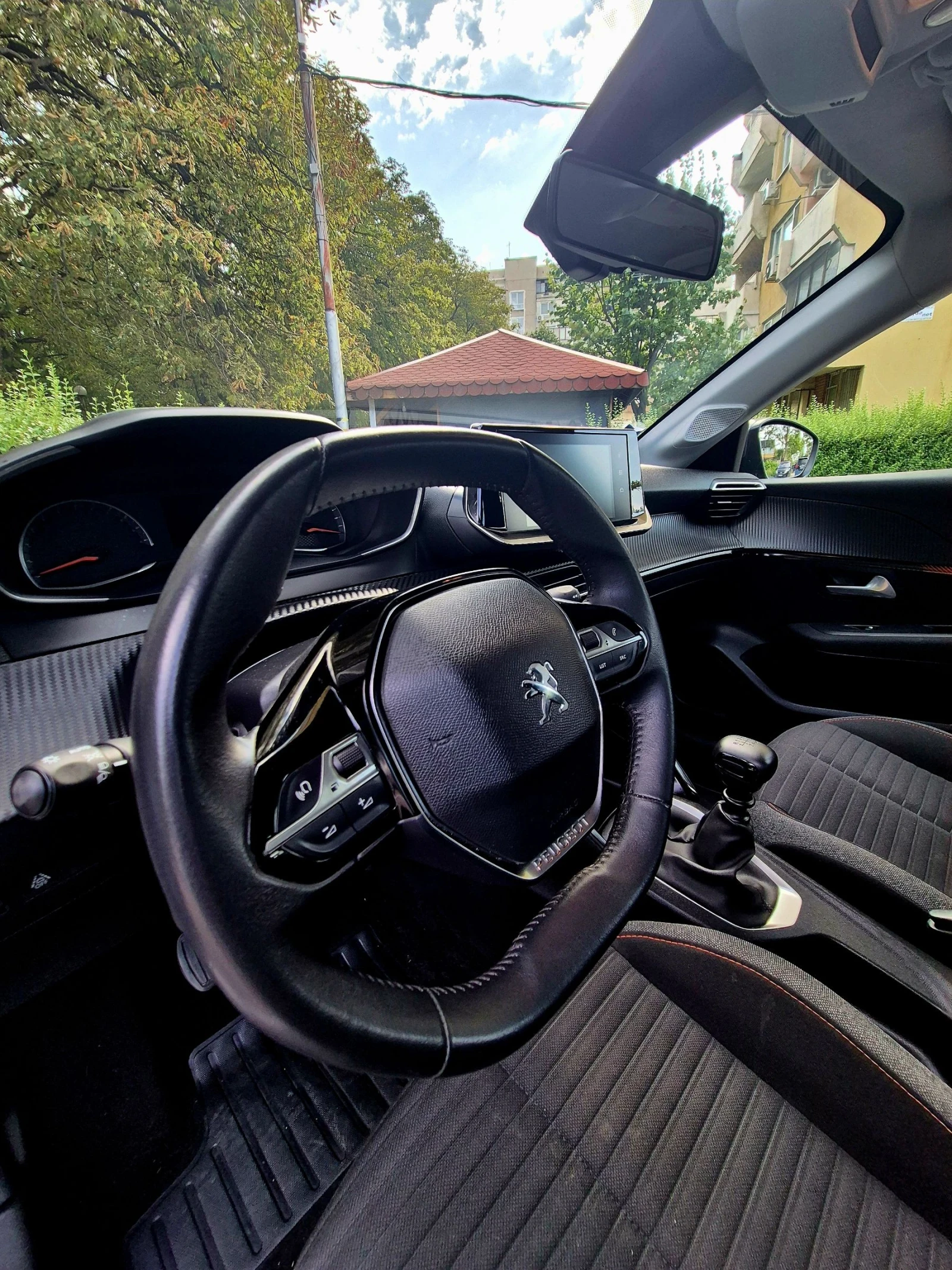 Peugeot 208 1.2 - изображение 6