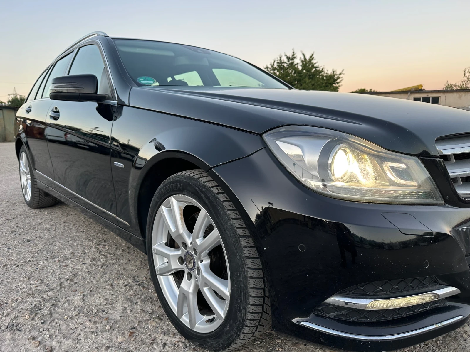 Mercedes-Benz C 350  - изображение 4
