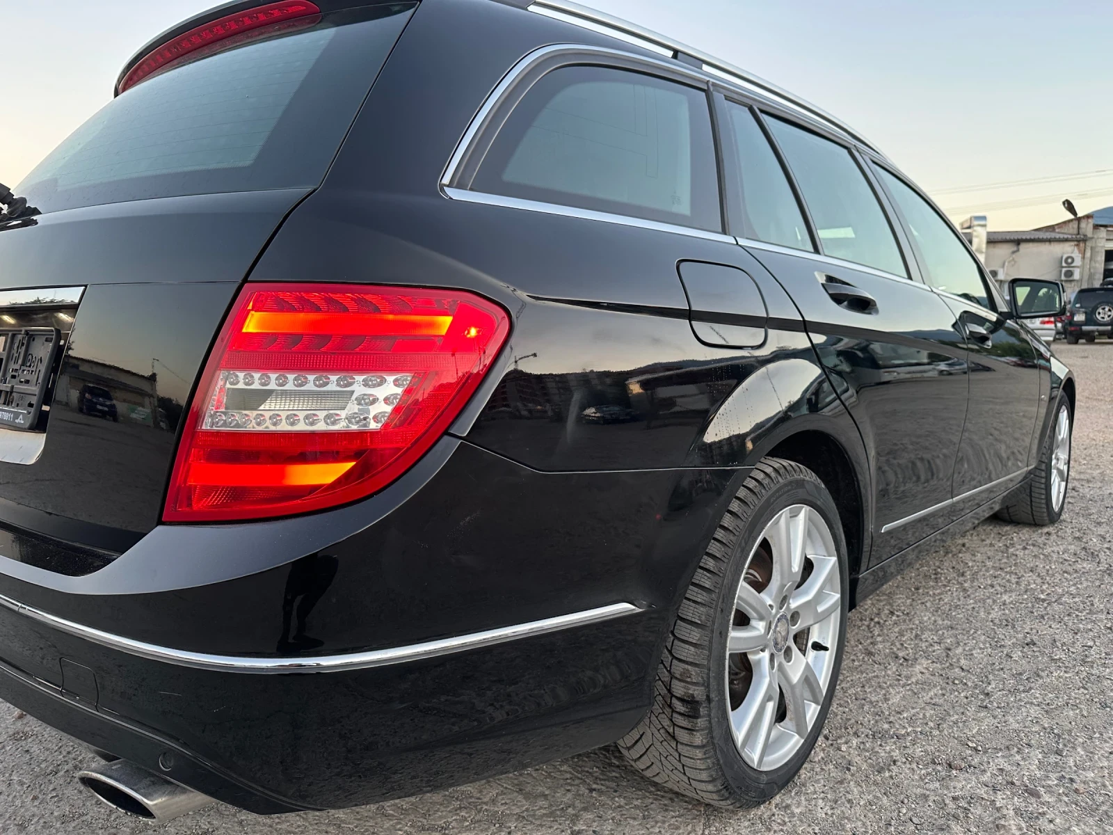 Mercedes-Benz C 350  - изображение 3