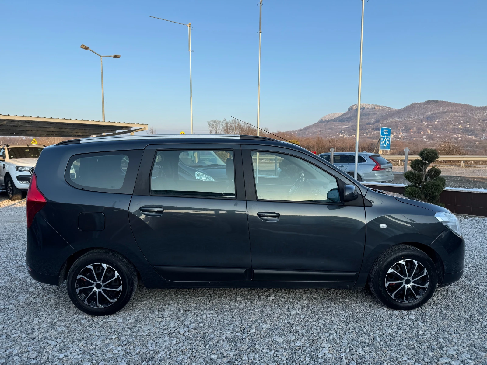 Dacia Lodgy 1.2 НАВИГАЦИЯ !! КЛИМАТИК РЕАЛНИ КИЛОМЕТРИ - изображение 2