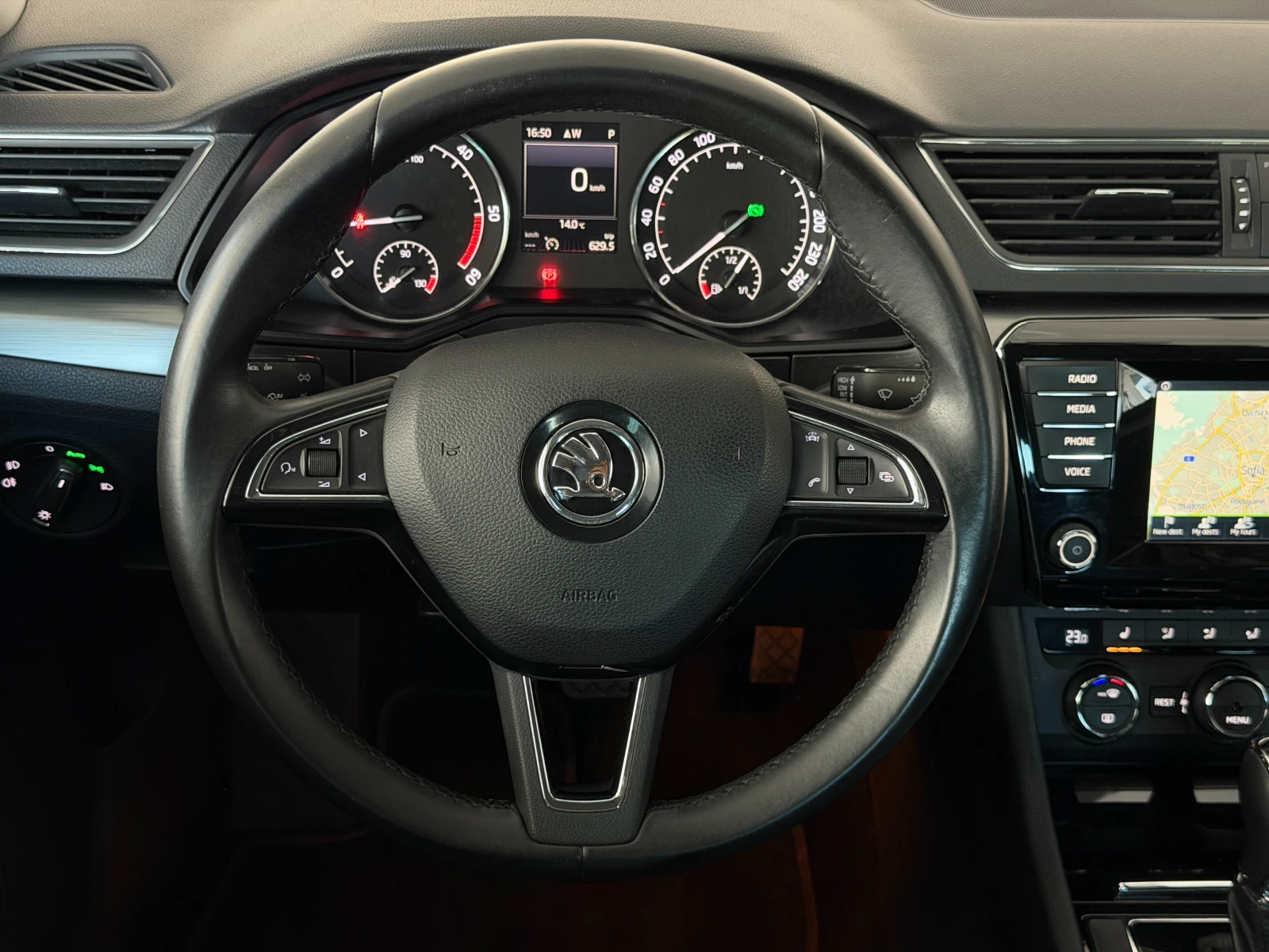 Skoda Superb 2.0TDI* 190кс* ПЪЛНА ИСТОРИЯ В SKODA, снимка 10 - Автомобили и джипове - 53914350