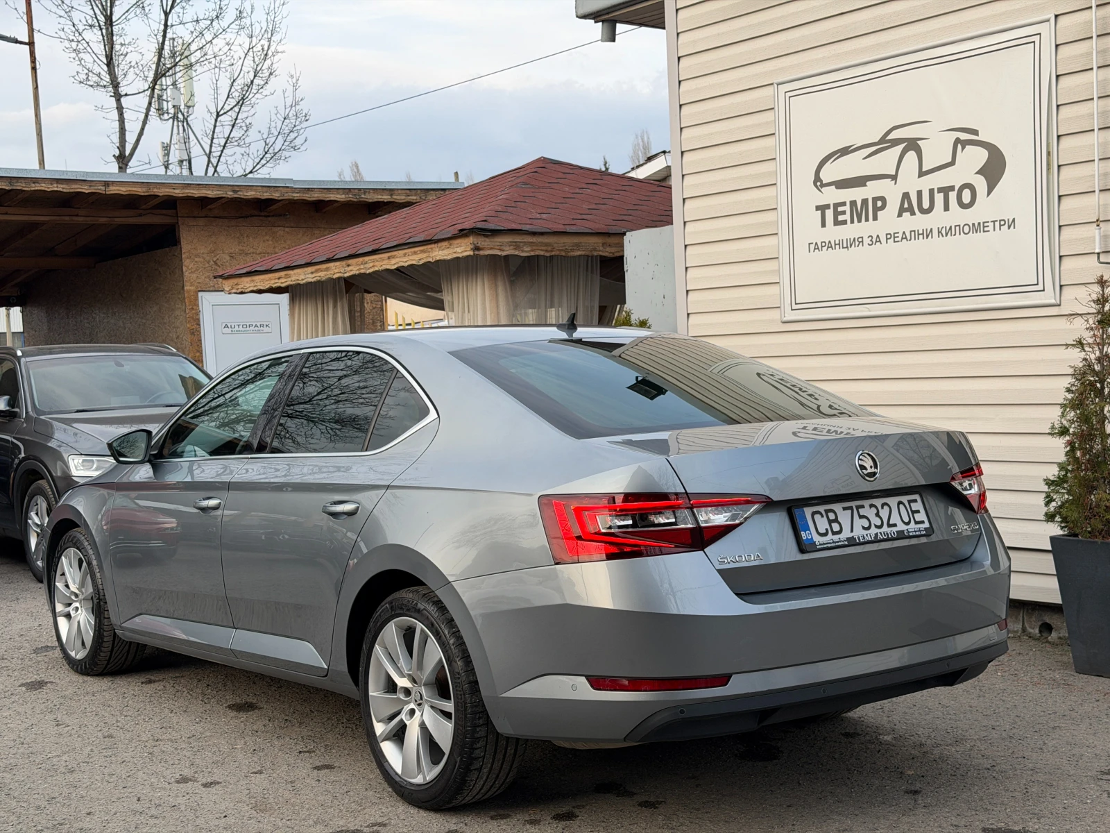 Skoda Superb 2.0TDI* 190кс* ПЪЛНА ИСТОРИЯ В SKODA, снимка 5 - Автомобили и джипове - 53914350