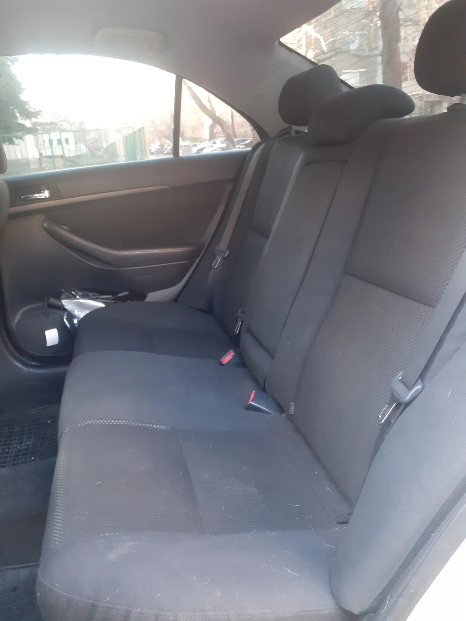 Toyota Avensis 2.0 D-4D, снимка 10 - Автомобили и джипове - 54172382